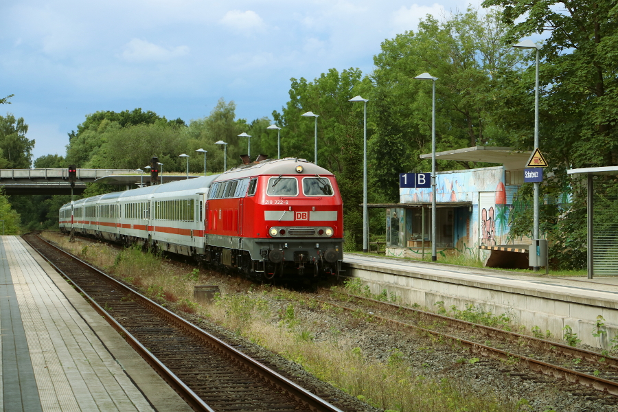 218 322 im Bahnhof Scharbeutz